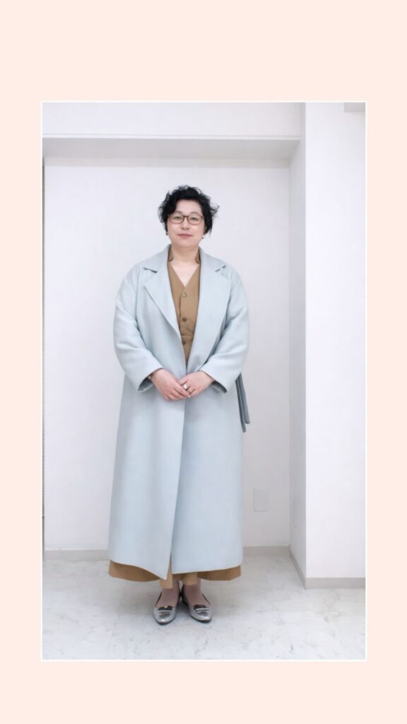 ジャストサイズでスタイルアップ。ツヤ・ハリ素材で質感に調和する。