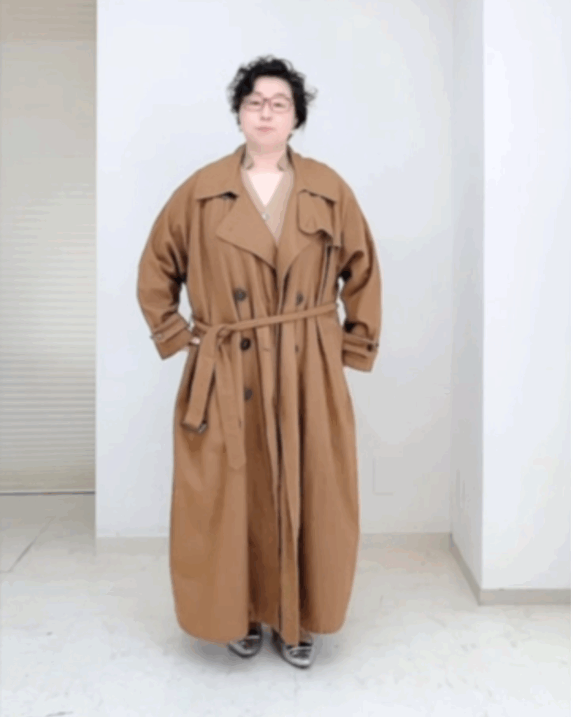 オーバーサイズが着ぶくれじて見える・粗い素材がストレートタイプの質感に合わない
